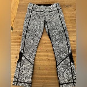 Lululemon pace rival crop size 6- perfect condition- barely worn
